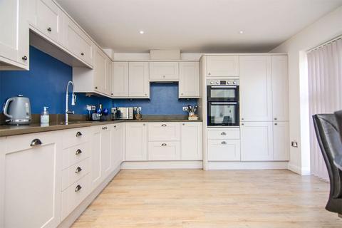 2 Chestnut Close, Chasetown, Burntwood, WS7 3AD