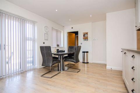 2 Chestnut Close, Chasetown, Burntwood, WS7 3AD