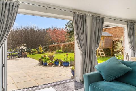 12 Brackenwood, Midhurst, GU29 0FB