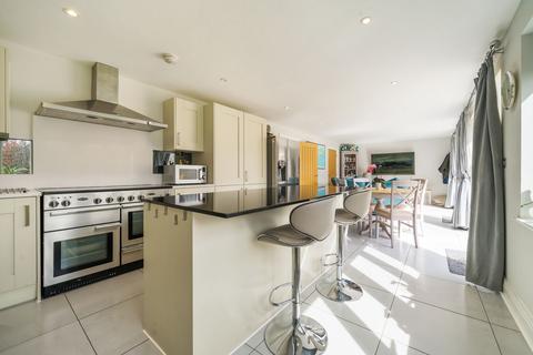 12 Brackenwood, Midhurst, GU29 0FB