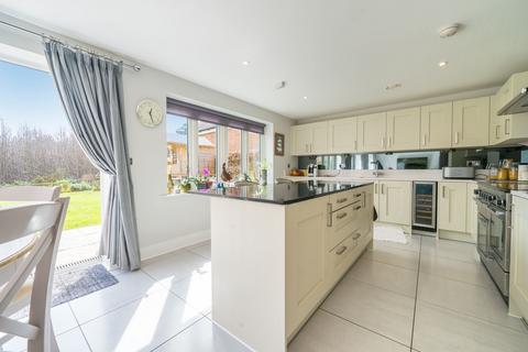 12 Brackenwood, Midhurst, GU29 0FB