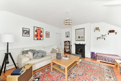 2 bedroom flat to rent, Salford Road, Telford Park, London, SW2
