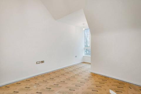 3 bedroom flat to rent, Upper Richmond Road, East Putney, London, SW15