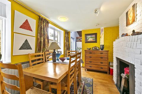 87 Gloucester Road, Richmond, TW9 3BT