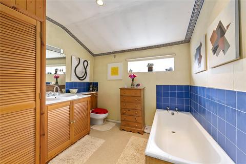 87 Gloucester Road, Richmond, TW9 3BT