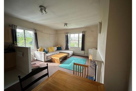 3 bedroom flat to rent, Park Hall Road, London, SE21