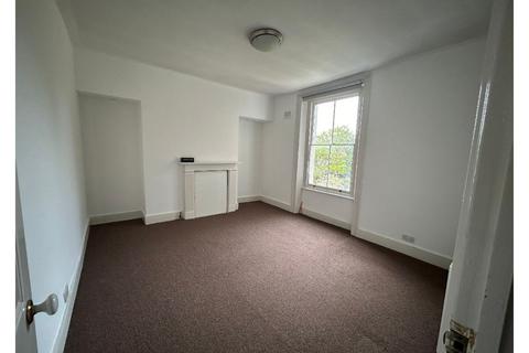 3 bedroom flat to rent, Park Hall Road, London, SE21