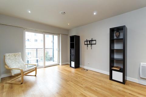2 bedroom flat to rent, Boulevard Drive, London NW9