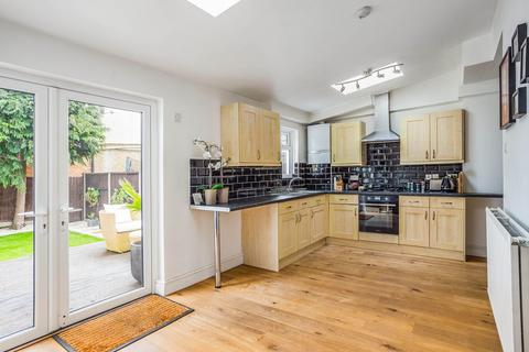 135 Midhurst Road, London, W13 9TJ