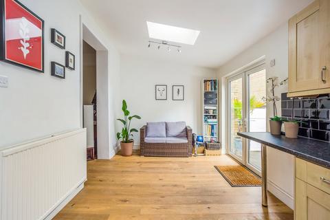 135 Midhurst Road, London, W13 9TJ