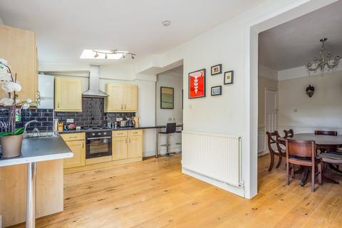 135 Midhurst Road, London, W13 9TJ