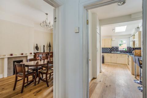 135 Midhurst Road, London, W13 9TJ