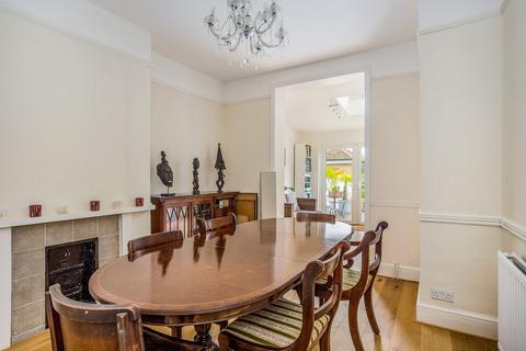 135 Midhurst Road, London, W13 9TJ
