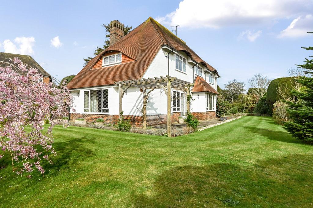 Maple Avenue, Cooden, BexhillonSea, TN39 3 bed detached house for