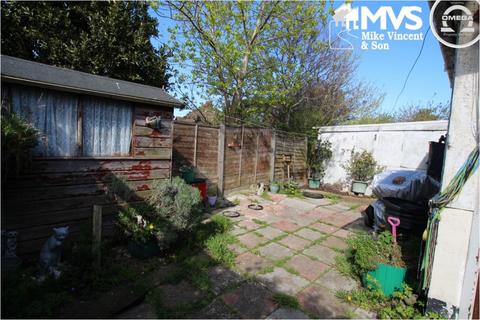 1 bedroom bungalow for sale, The Close, Jaywick, Clacton-on-Sea