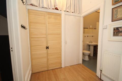 Flat 3, Surrey Towers, 2 Ipswich Road, Bournemouth, BH4 9HZ