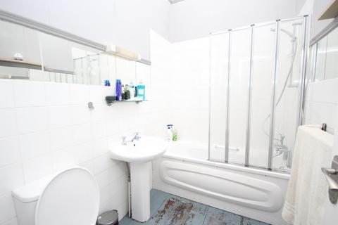 Flat 3, Surrey Towers, 2 Ipswich Road, Bournemouth, BH4 9HZ