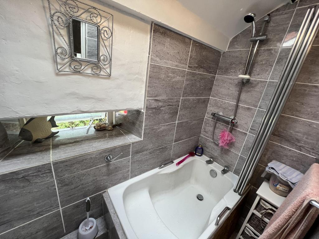 Bathroom/Shower Room