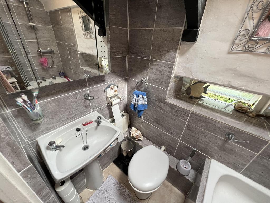 Bathroom/Shower Room