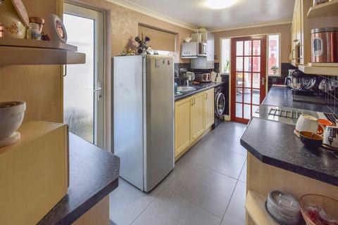 3 bedroom terraced house for sale, Magpie Hall Road, Chatham, ME4