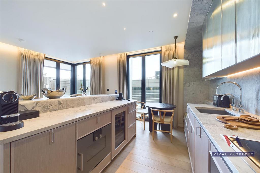 CAM03118 G0-PR0042-STILL015.jpg