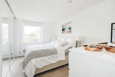 52 Nelson Gardens, London, E2 7AA
