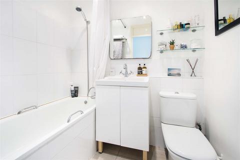 52 Nelson Gardens, London, E2 7AA