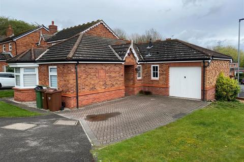 3 bedroom detached bungalow to rent, The Hawthorns, Wakefield WF1