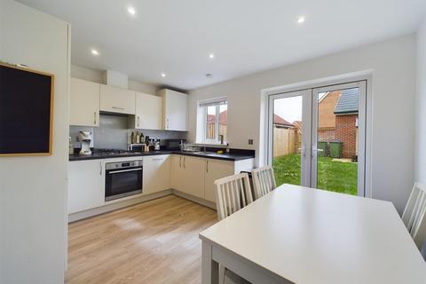 2 bedroom end of terrace house for sale, Somerset Road, Faygate RH12