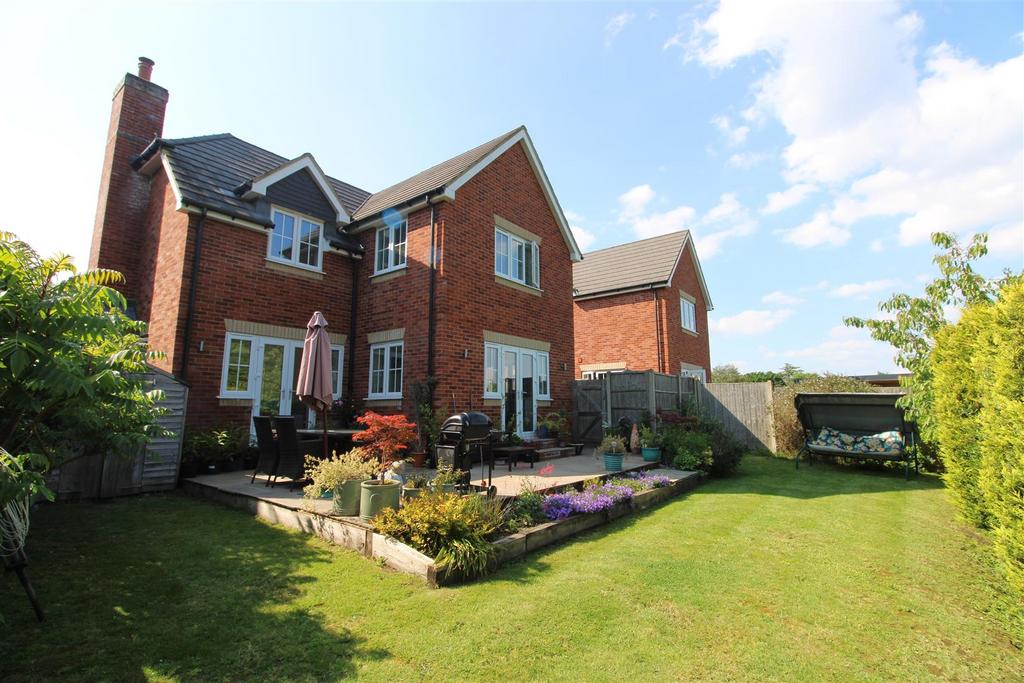 Newtown Road, Warsash SO31 3 bed detached house for sale £595,000