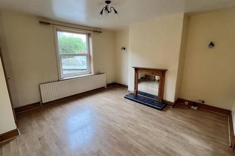3 bedroom terraced house to rent, Chapel Hill, Clayton West, Huddersfield