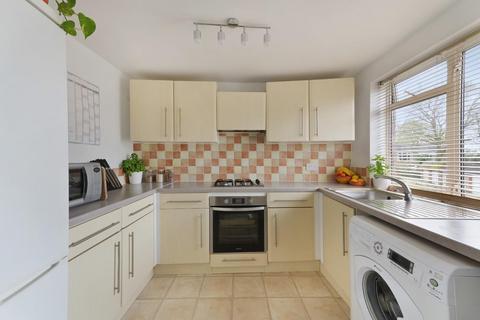 2 bedroom maisonette for sale, Park Road, Banstead