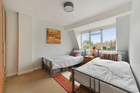 7, Cheyne Court Park Road, Banstead, SM7 3BS