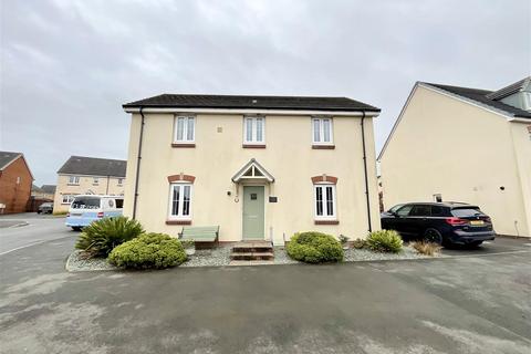 4 bedroom detached house for sale, Heol Dyffryn Aur, Kidwelly