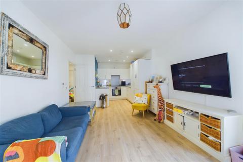 1 bedroom flat for sale, Paynter House, Shipbuilding Way, London, E13