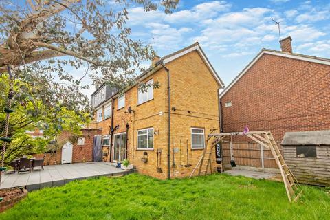 4 bedroom house for sale, Maxwell Road, Ashford TW15