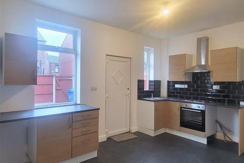 2 bedroom terraced house to rent, Milton Street, Leigh