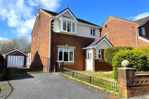 3 bedroom detached house for sale, Meadow Court , Maes Ty Cwrdd, Llwynhendy, Llanelli