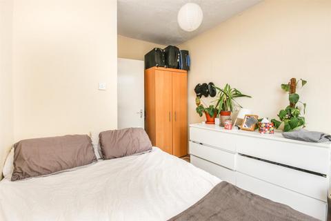 1 bedroom apartment to rent, High Road, London N22