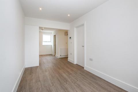 1 bedroom apartment to rent, Birkbeck Mews, London E8