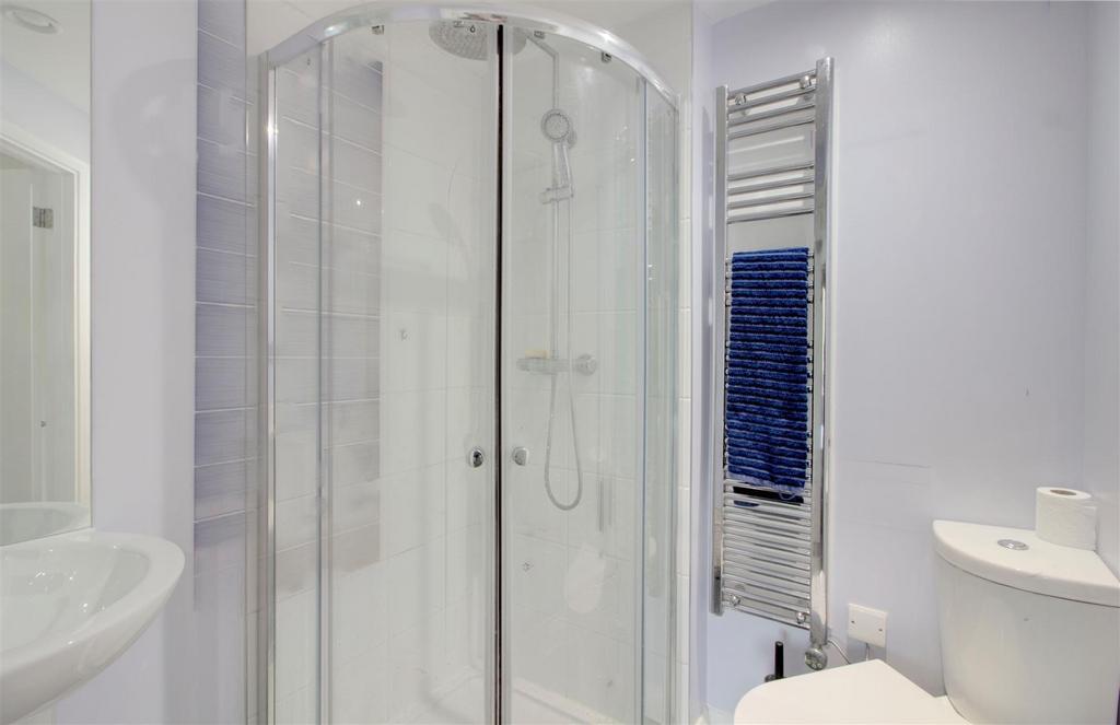 En suite shower