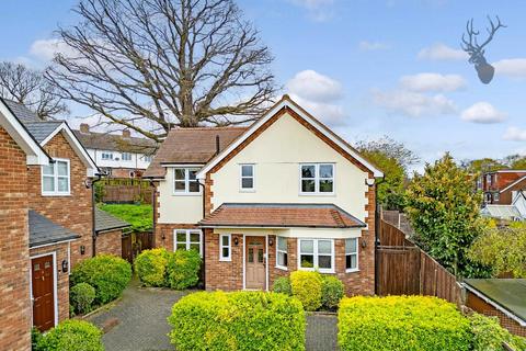 4 bedroom detached house for sale, Sunnyside Road, Epping