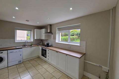 2 bedroom flat to rent, Caergynydd Road, Waunarlwydd, Swansea
