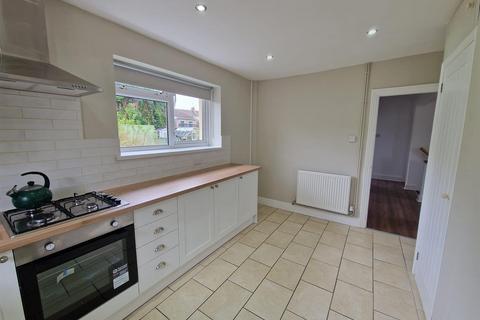 2 bedroom flat to rent, Caergynydd Road, Waunarlwydd, Swansea