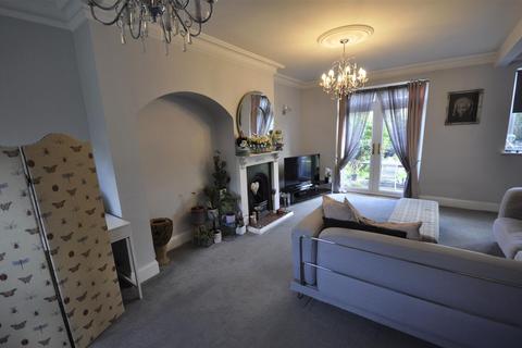 3 bedroom end of terrace house for sale, Dare Gardens, Dagenham