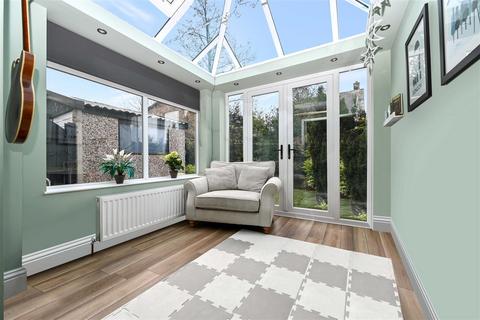 16 Nethercliffe Road, Guiseley, Leeds, LS20 9HL