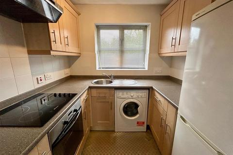 2 bedroom flat for sale, Foxwood Chase, Waltham Abbey