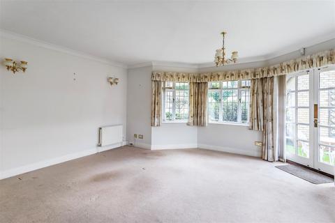 2 bedroom apartment for sale, BERKELEY LODGE, HIGHFIELDS, ASHTEAD, KT21