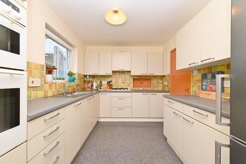 9 Arkwright Close, Darley Dale, Matlock, DE4 2TY