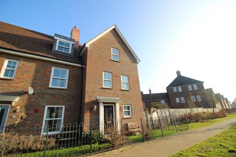4 bedroom detached house to rent, Peter Taylor Avenue, Bocking, Braintree